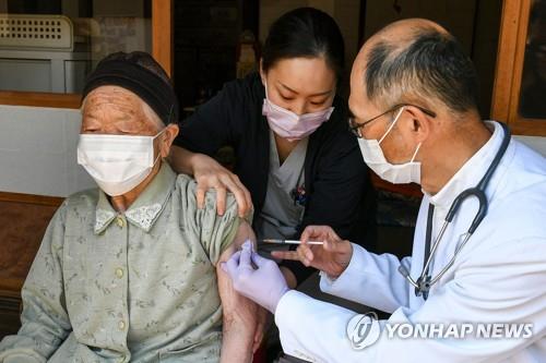 코로나 백신 접종 느린 일본…두 달 반 만에 모더나 승인 전망