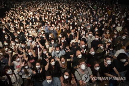 5천명 참가한 스페인 실험 콘서트…"코로나19 확산 징후 없었다"