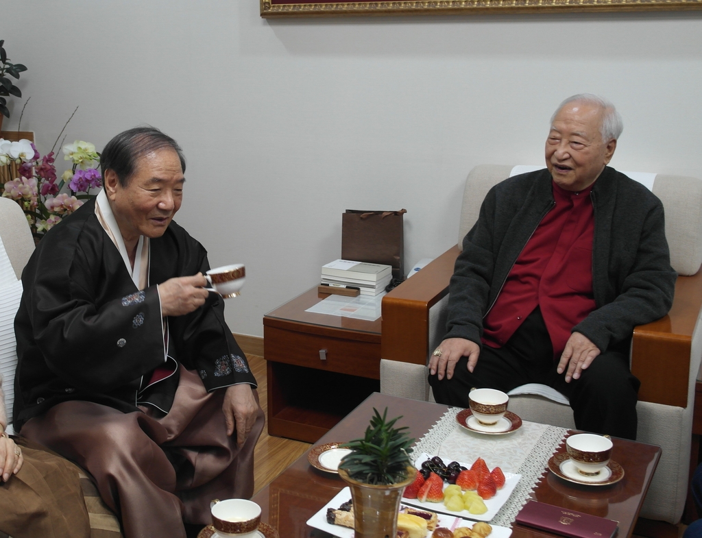 정광 교수 "정 추기경, 늘 책만 쓰고 무슨 재미로 사나 했어요"