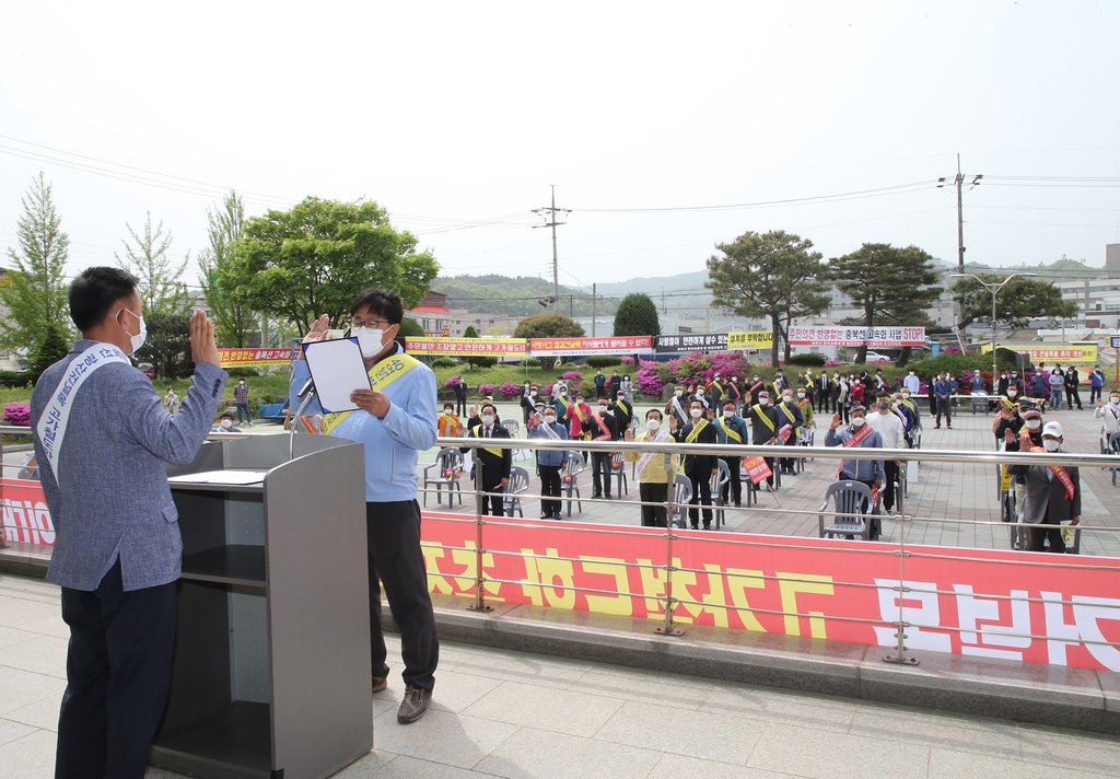 충주 광산건널목 철도 고가화 요구 거세져…주민들 삭발