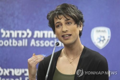 저 이제부터 여자예요…이스라엘 최고 축구 심판 커밍아웃