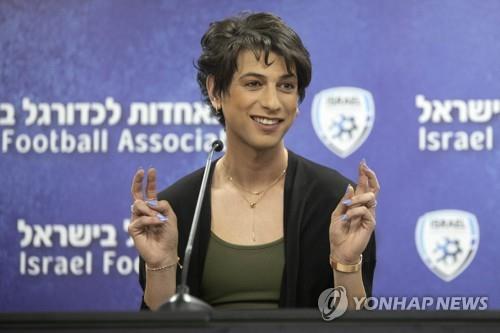 저 이제부터 여자예요…이스라엘 최고 축구 심판 커밍아웃