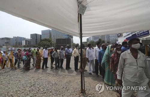 영국서 "백신 독점하면 공멸" 비판 여론