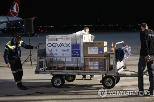 영국서 "백신 독점하면 공멸" 비판 여론