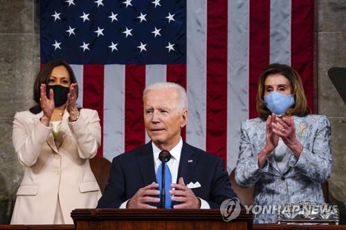 바이든 의회연설, 좌우편 모두 여성이 차지…"역사적 장면"