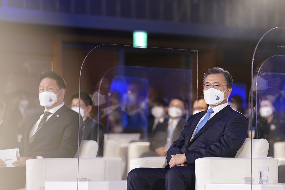 `삼성·현대차`도 초청…文, 15일 확대경제장관회의