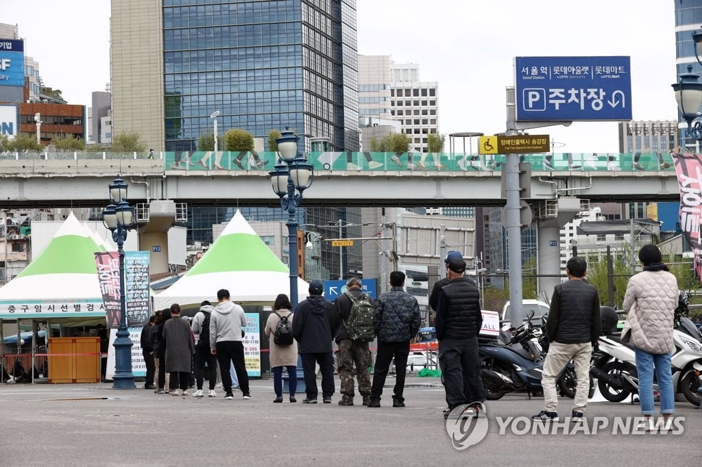 오후 6시까지 어제보다 36명↓…내일 400명대 중후반 예상