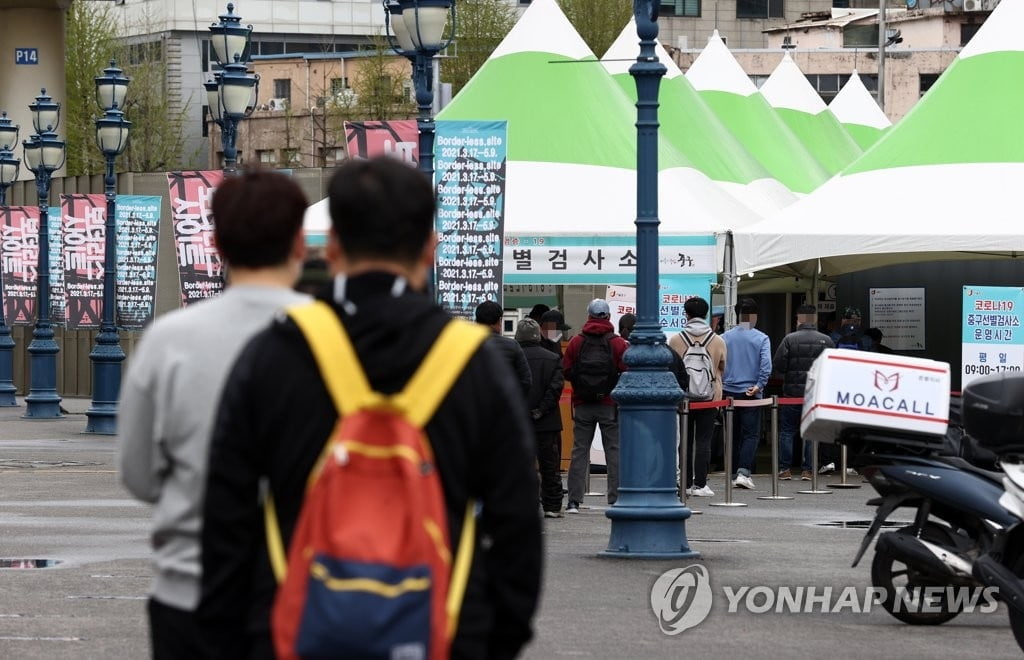 3차 대유행 5개월 째…4차유행 전조 곳곳에