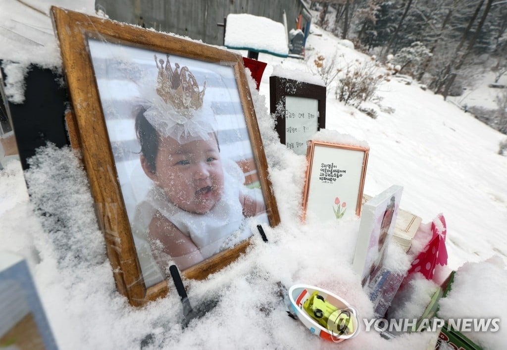 정인이 양모 측, 살인 혐의 부인 "누적 충격에 췌장 절단"