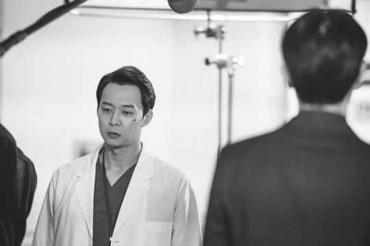 영화로 컴백하는 박유천, 2대 8 가르마에 훤한 이마