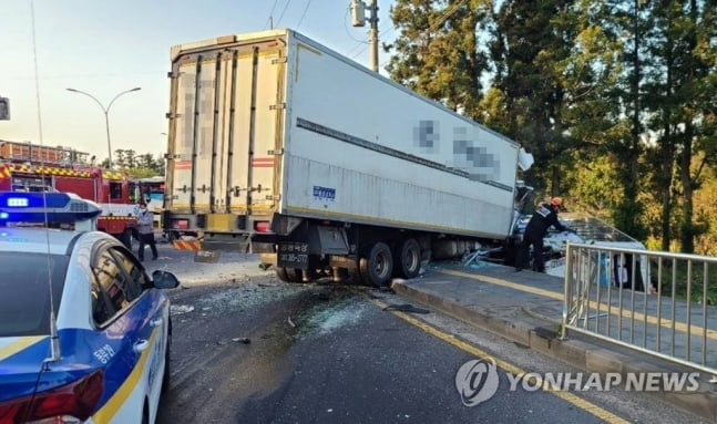 4중 추돌사고에 대학생 중태…4만3천㎖ 헌혈 릴레이