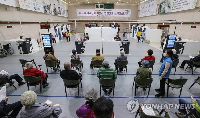 백신접종 완료자, 확진자 접촉·입국시 격리 면제