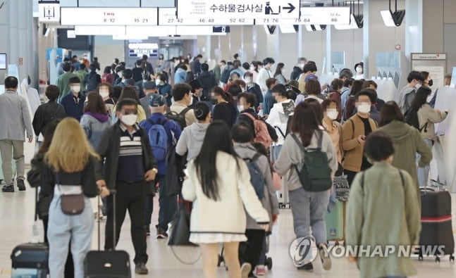 4차 유행 걱정되지만…완연한 봄날씨에 전국 관광지 북적