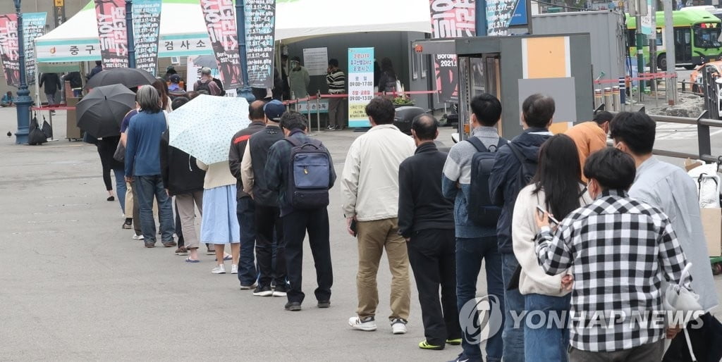 `4차 유행` 현실화하나…오늘 최소 700명대 확진