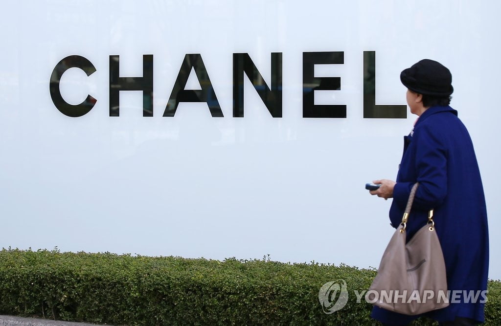 `오픈런 대란` 샤넬, 지난해 한국서 9,300억원 팔았다