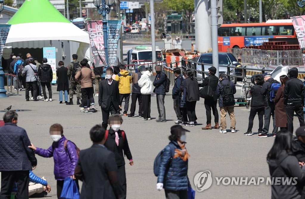 오후 9시 서울 210명 신규확진…"나흘 연속 200명대"