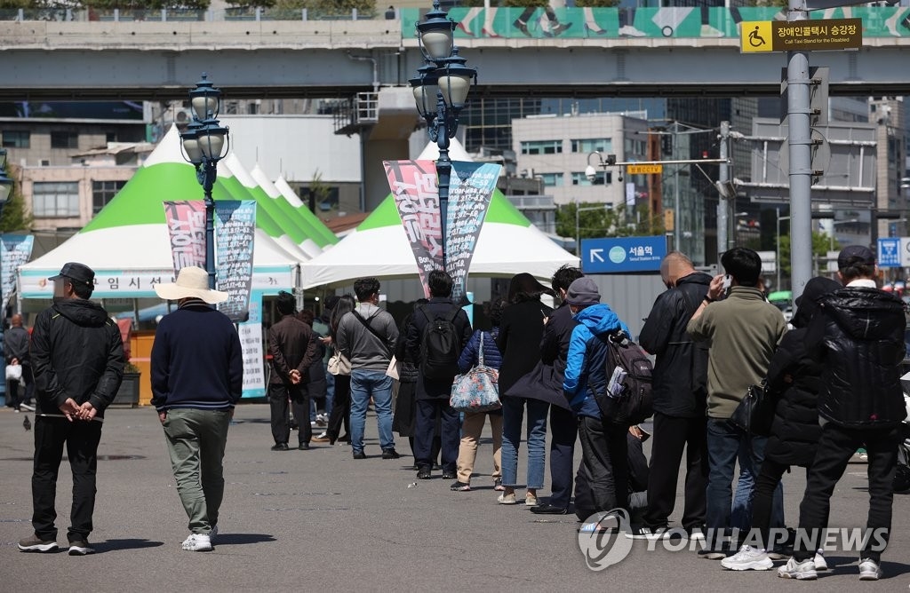 [속보] 임시 선별검사소만 116명 확진…수도권 확진자 4명 중 1명꼴