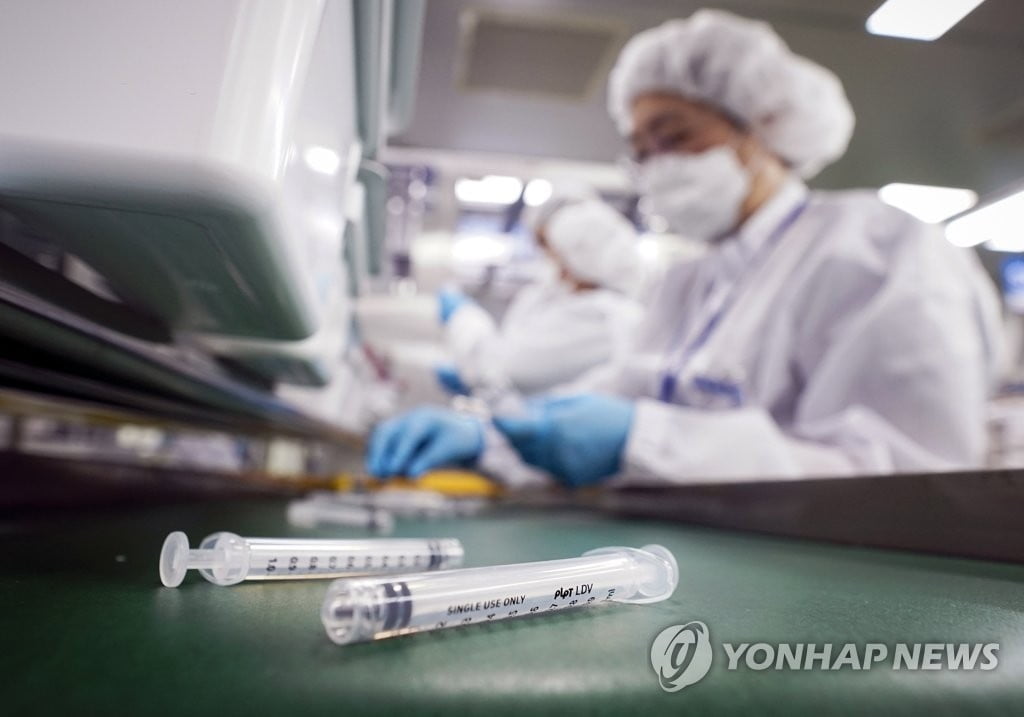 `이물 발견` 코로나19 주사기 70만개 수거…위해성 여부는