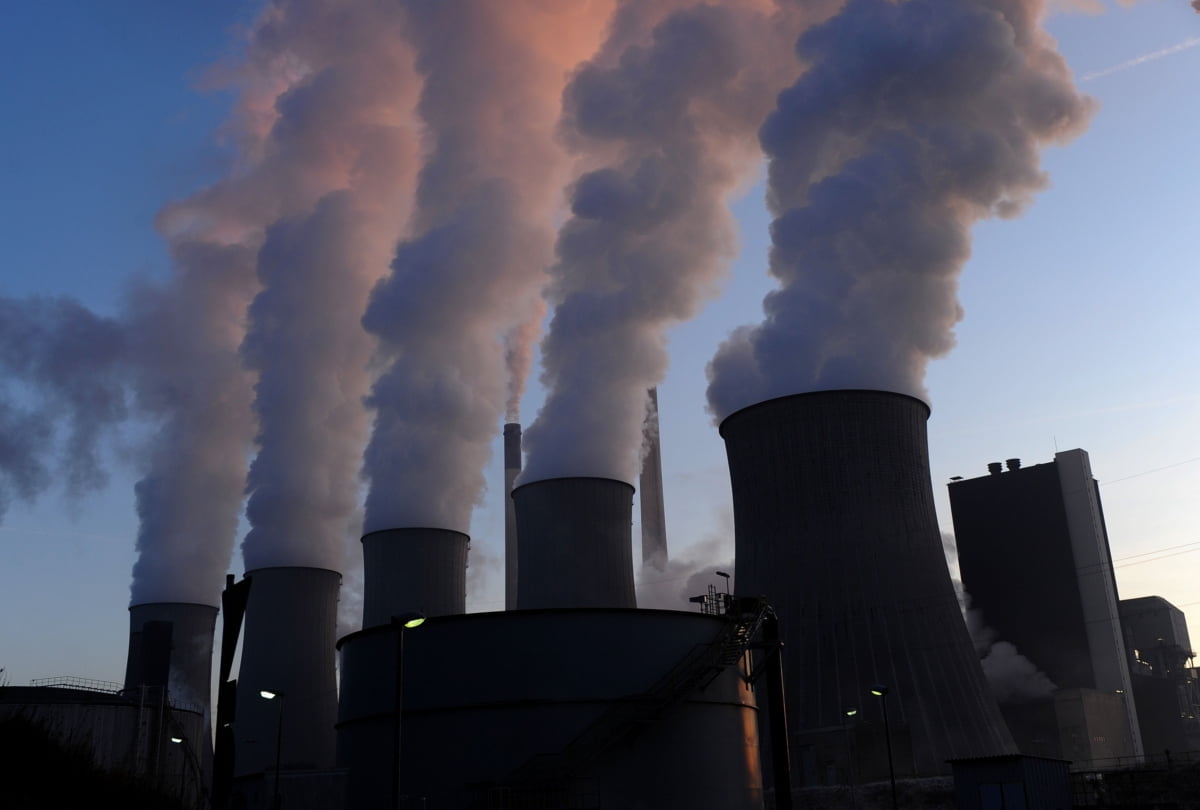 코로나 덕분에…IEA "CO2 배출, 인류 역사상 처음 감소"