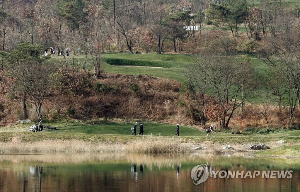 코로나 후 골프장 `큰 돈 벌었다`…"세금 혜택 줄여야"