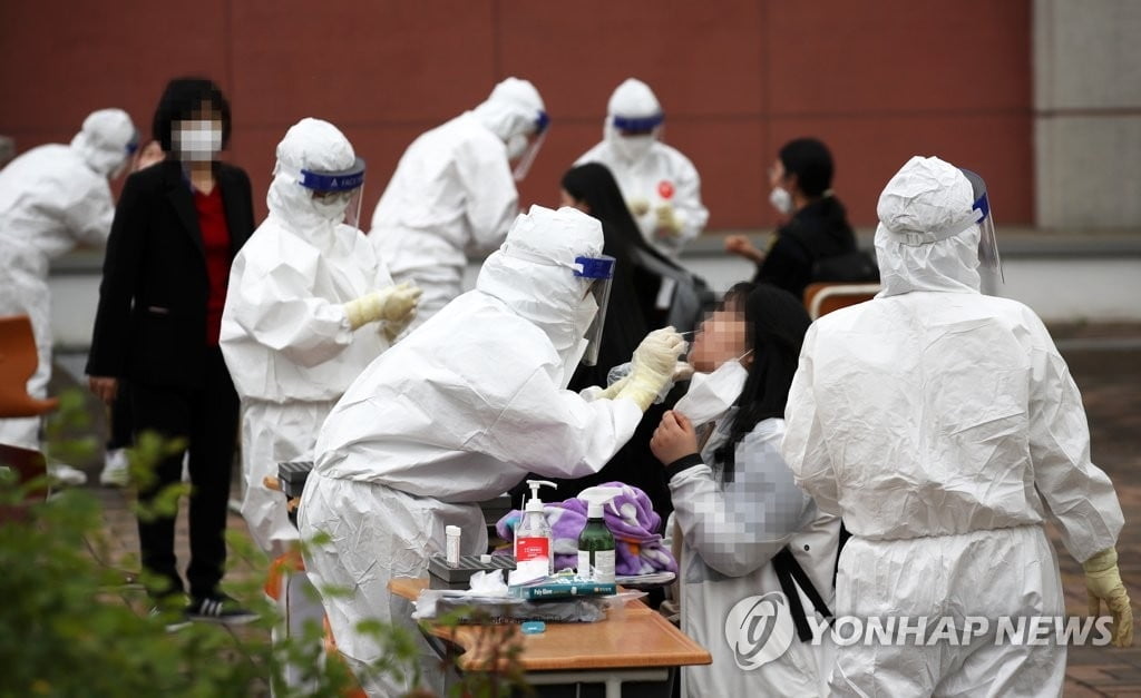 [속보] 코로나 신규 확진 785명…이틀째 800명 육박