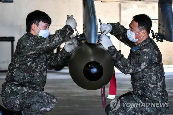 해군 이어 공군도…사천 제3훈련비행단 8명 확진