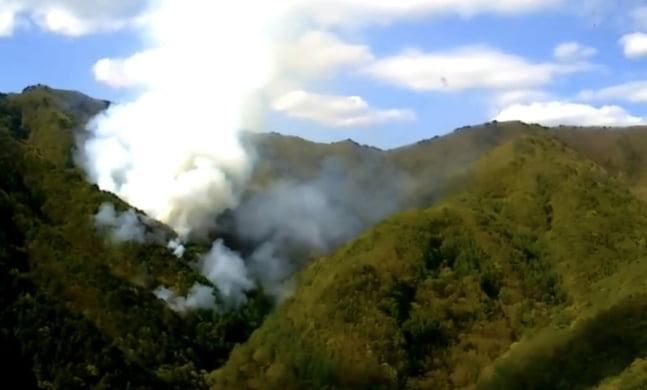 원주 치악산 국립공원서 산불…소방헬기 5대 투입