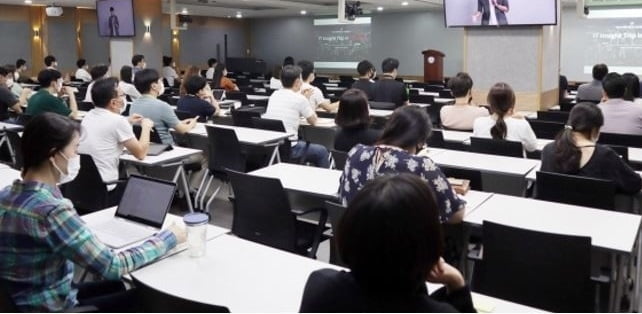 아침을 깨워주는 에듀윌 대표 기업문화 `인사이트 스파크`로 임직원 역량강화