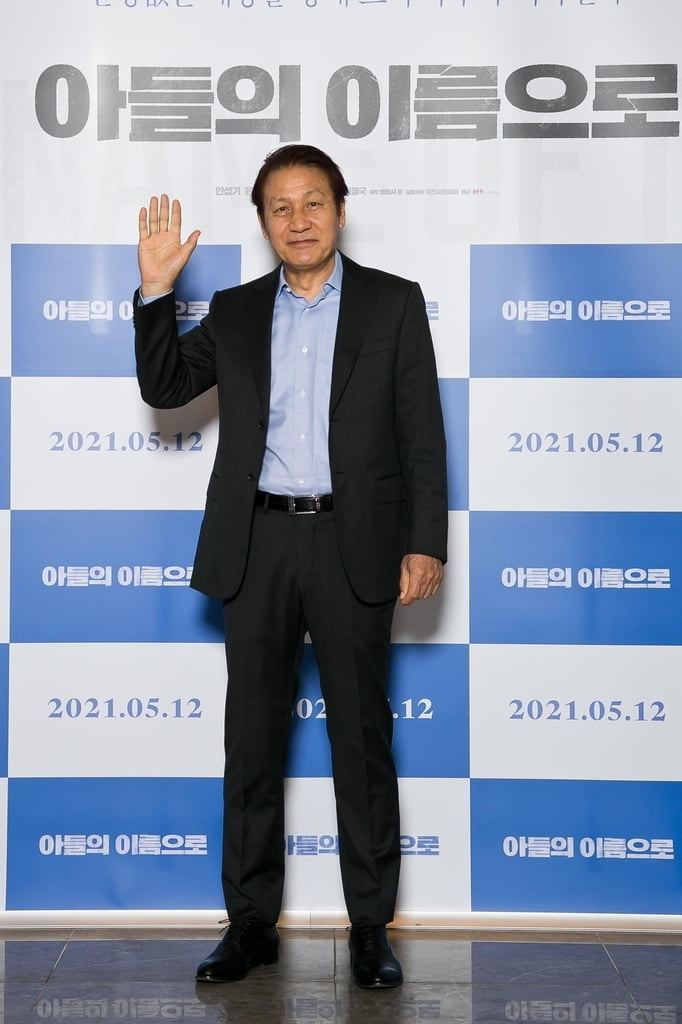 건강 되찾은 안성기, 6개월 만에 공식석상 등장