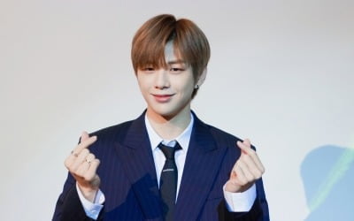 [TEN 현장] 강다니엘 컬러의 완성, '옐로'로 진화했다 (종합)