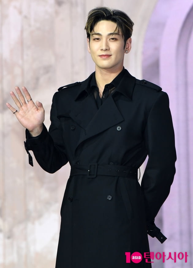 '컴백' 뉴이스트, 7년의 성장 담아 '낭만'을 꽃피우다 [종합] 