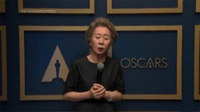 윤여정, 인종차별 향한 목소리 "무지개도 일곱 색…우린 평등한 인간"