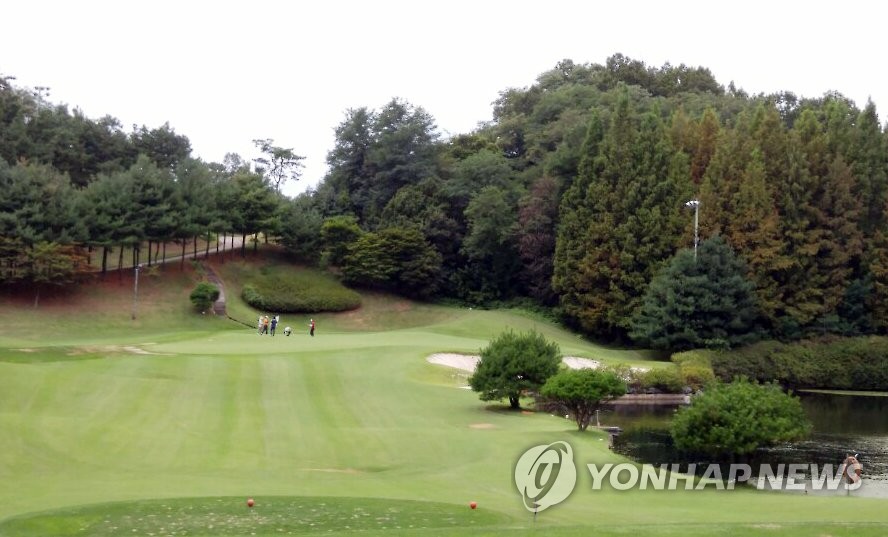 "돈 있는 사람만 치라는 거냐"…제주 골프 요금 1년 새 2배 인상