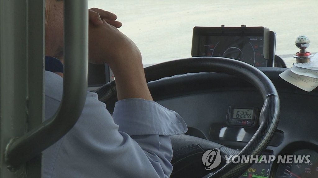 버스서 마스크 착용 거부·소란 피운 60대, 징역 6개월