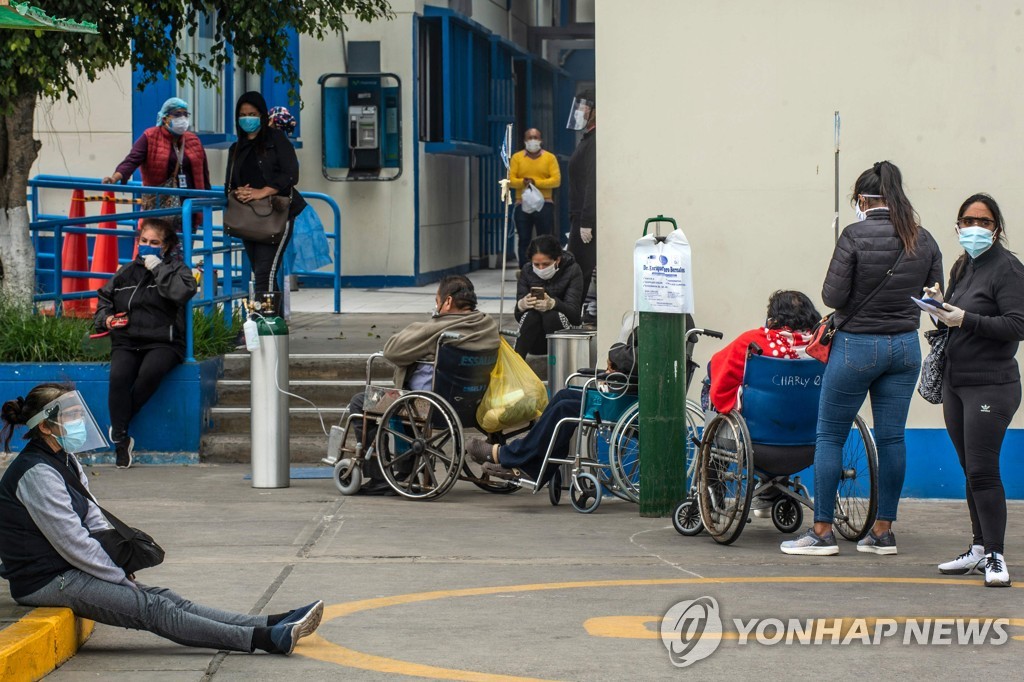 대선 일주일 앞둔 페루·에콰도르, 코로나19 상황 악화에 긴장