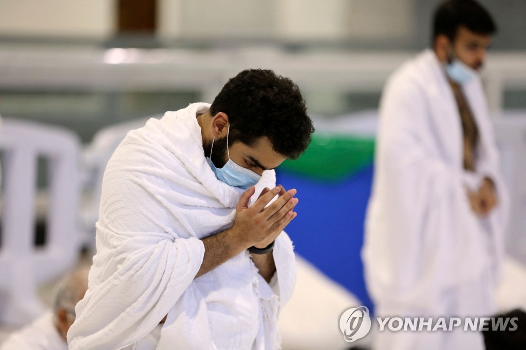 [사진톡톡] 팬데믹 속 이슬람권 라마단 '거리두기'