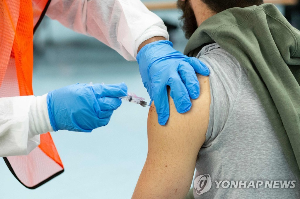 [바이든 100일] 국정 지지도 59%…백신 풀고 돈 풀어 위기 잡았다