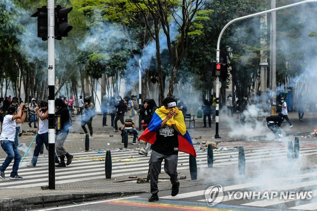 "다수는 좋은 사람들"…약탈품 되찾아준 콜롬비아 시위대