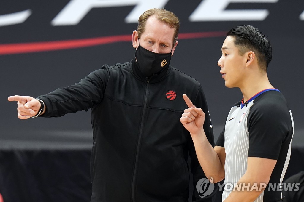 뉴욕타임스, NBA 한국계 심판 스콧, 한국계 코치 임 등 조명