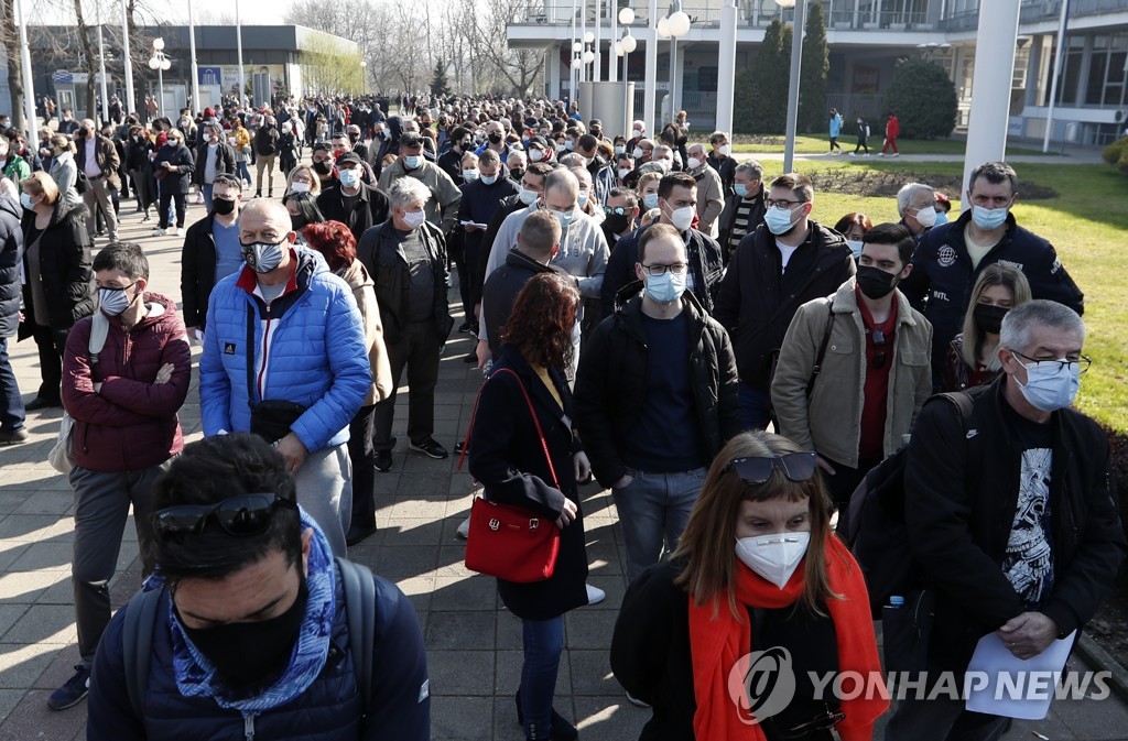 세르비아, 백신 충분한데 '불신 확산'에 접종 애먹어