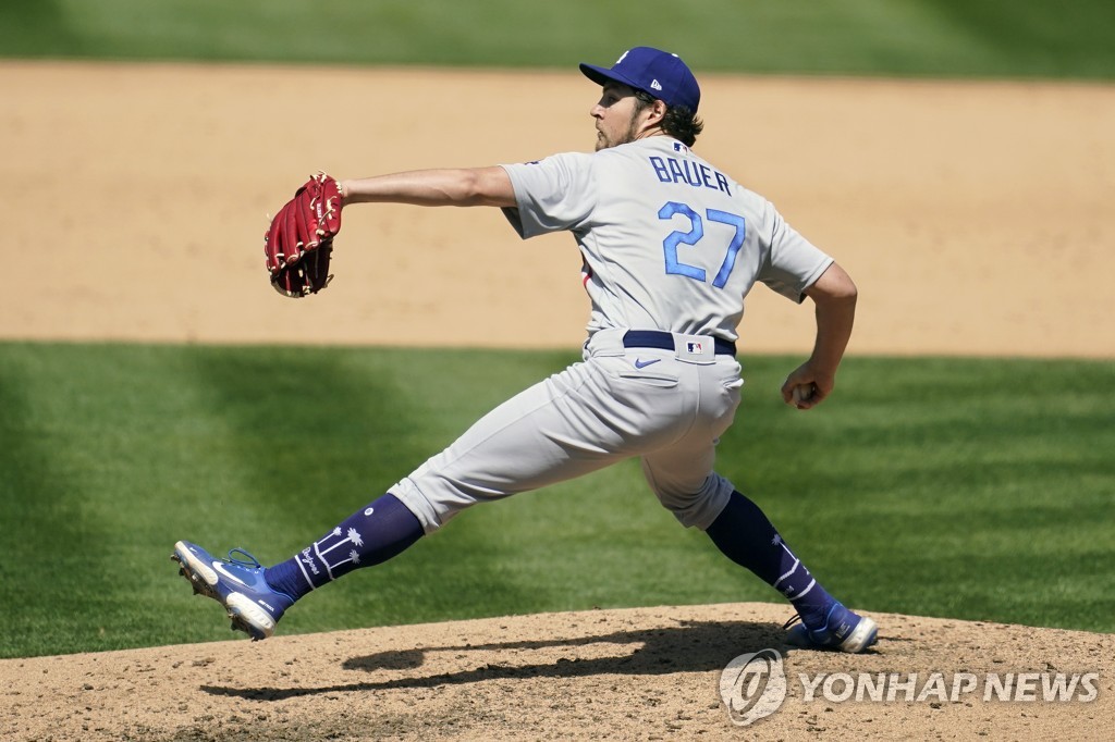 바워 공에 수상한 물질 묻었나…MLB 공 회수해 검사