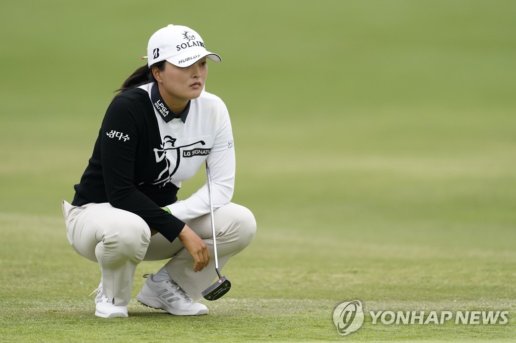 고진영, LPGA 투어 LA오픈 2R 단독 2위…선두와 3타 차이