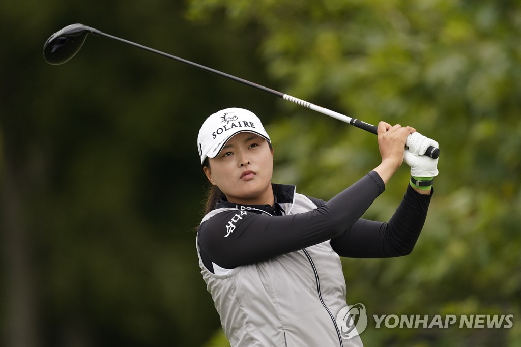 고진영, LPGA 투어 LA오픈 3R까지 1타 차 단독 2위(종합)