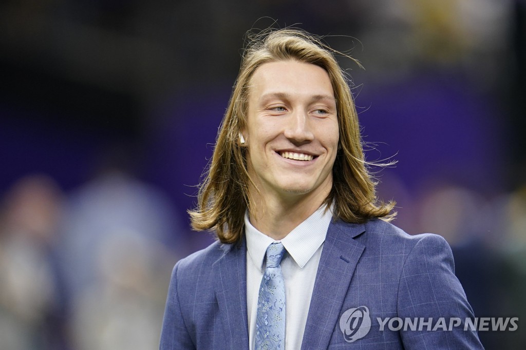 '초특급 쿼터백' 로런스, 잭슨빌에 NFL 전체 1순위 지명