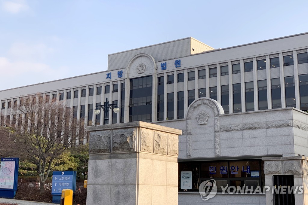 방화미수 수사받던 중 또 불 질러 사망자 낸 60대 징역 12년