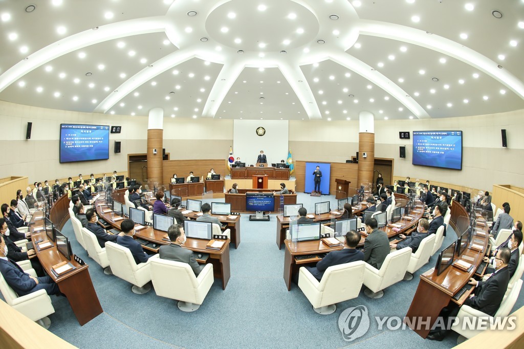 창원시의회 야권 의원들, 민주당 허성무 시정 비판