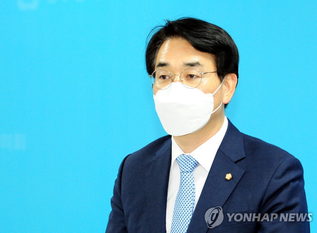 '대권도전' 박용진 "모병제·여성 군사훈련" 파격 제안