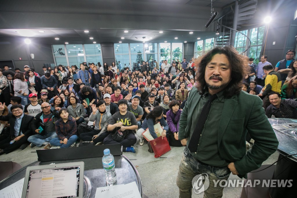 김어준 엄호 나선 與…정청래 "천재성으로 청취율 1위" 찬사