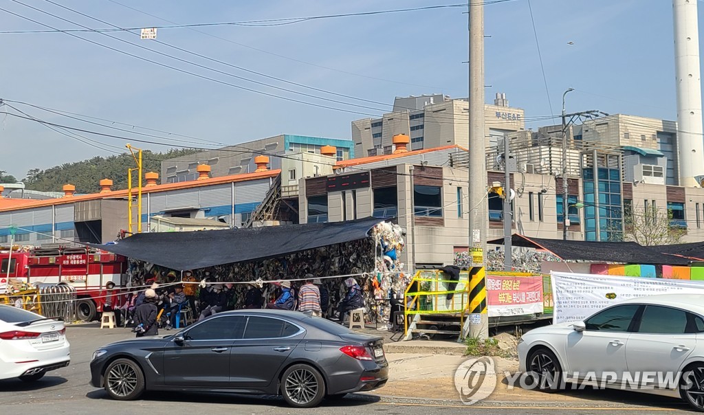 부산재활용센터 나흘만에 가동재개…"주민총회서 운영권 재논의"