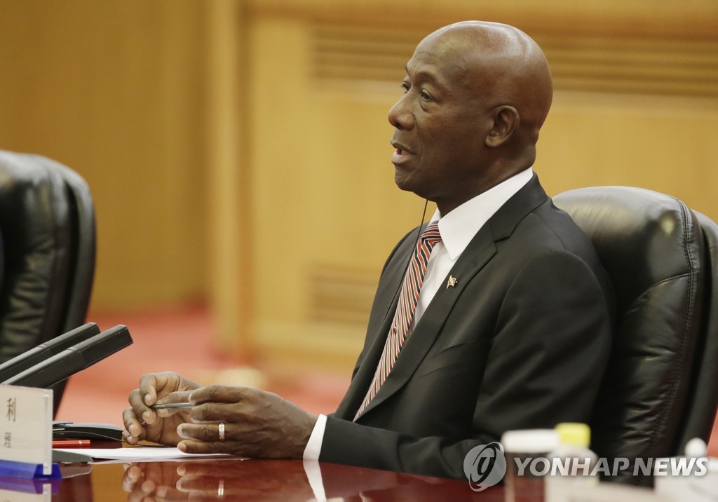 트리니다드토바고 총리, 백신 맞기로 한 날 코로나19 확진